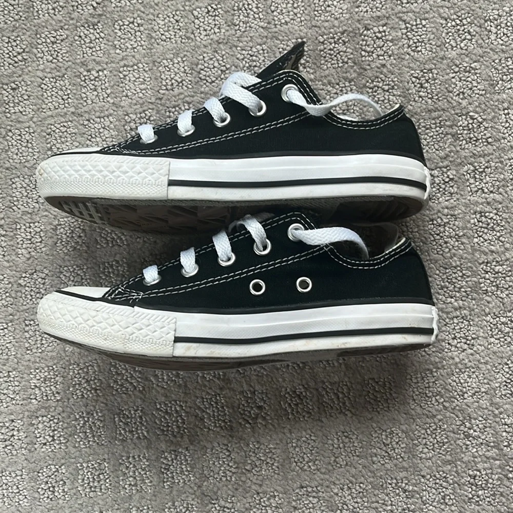 Converse All Star Chuck Taylor Low Top Sneakers Black and White Youth 13